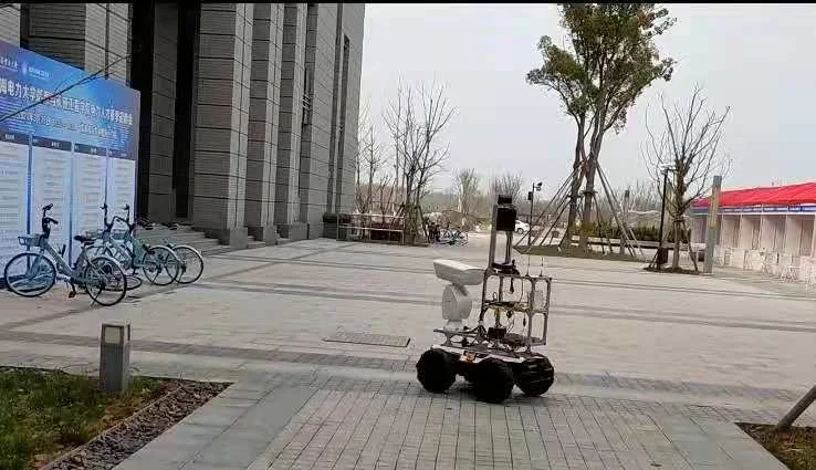 电路巡检机器人户外移动测试